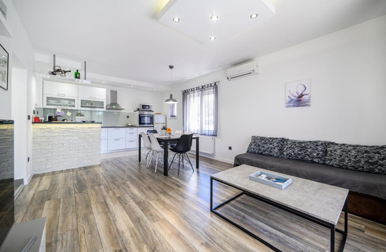 Holiday Home Rokoko シベニク エクステリア 写真
